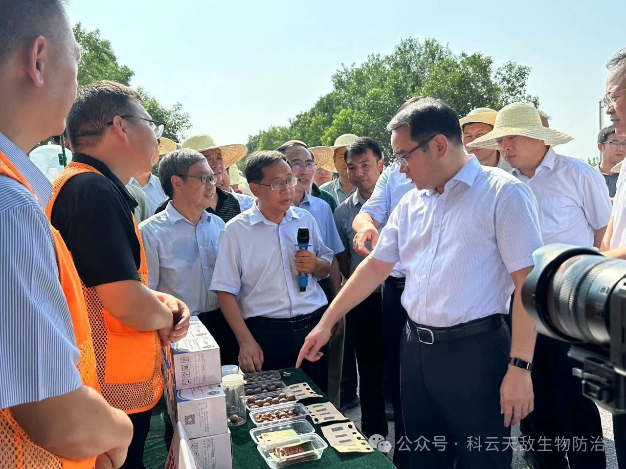 河南省秋作物病蟲害防控暨秋糧“一噴多促”現(xiàn)場(chǎng)會(huì)召開，我公司生物防治產(chǎn)品深受與會(huì)人員好評(píng)